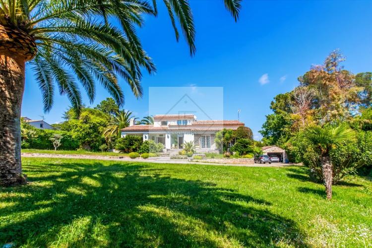 Magnifique villa provençale de charme – Emplacement exceptionnel à Mougins