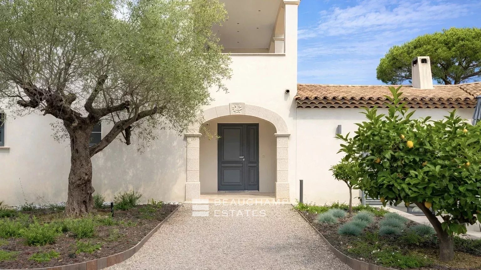 Villa neuve à pieds de la plage des Salins et à proximité du centre ville de Saint-Tropez