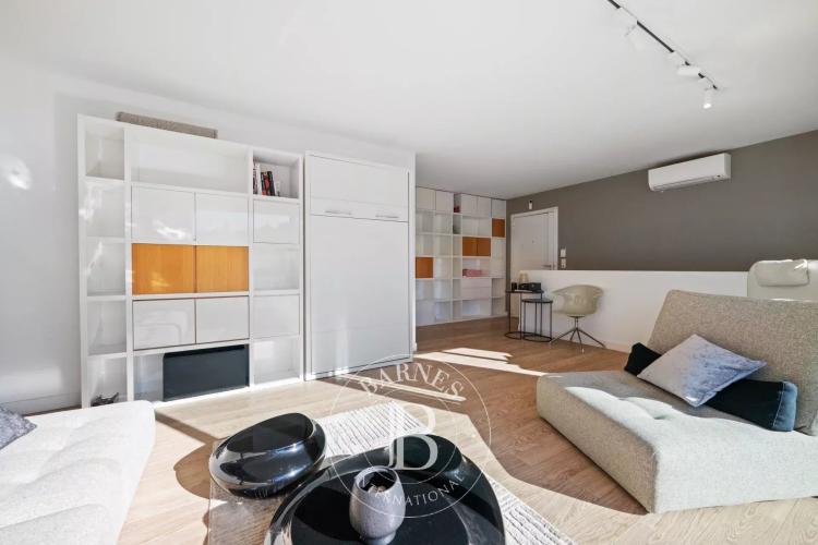 VILLEFRANCHE-SUR-MER — ÉLÉGANT DUPLEX AVEC VUE PANORAMIQUE DÉGAGÉE