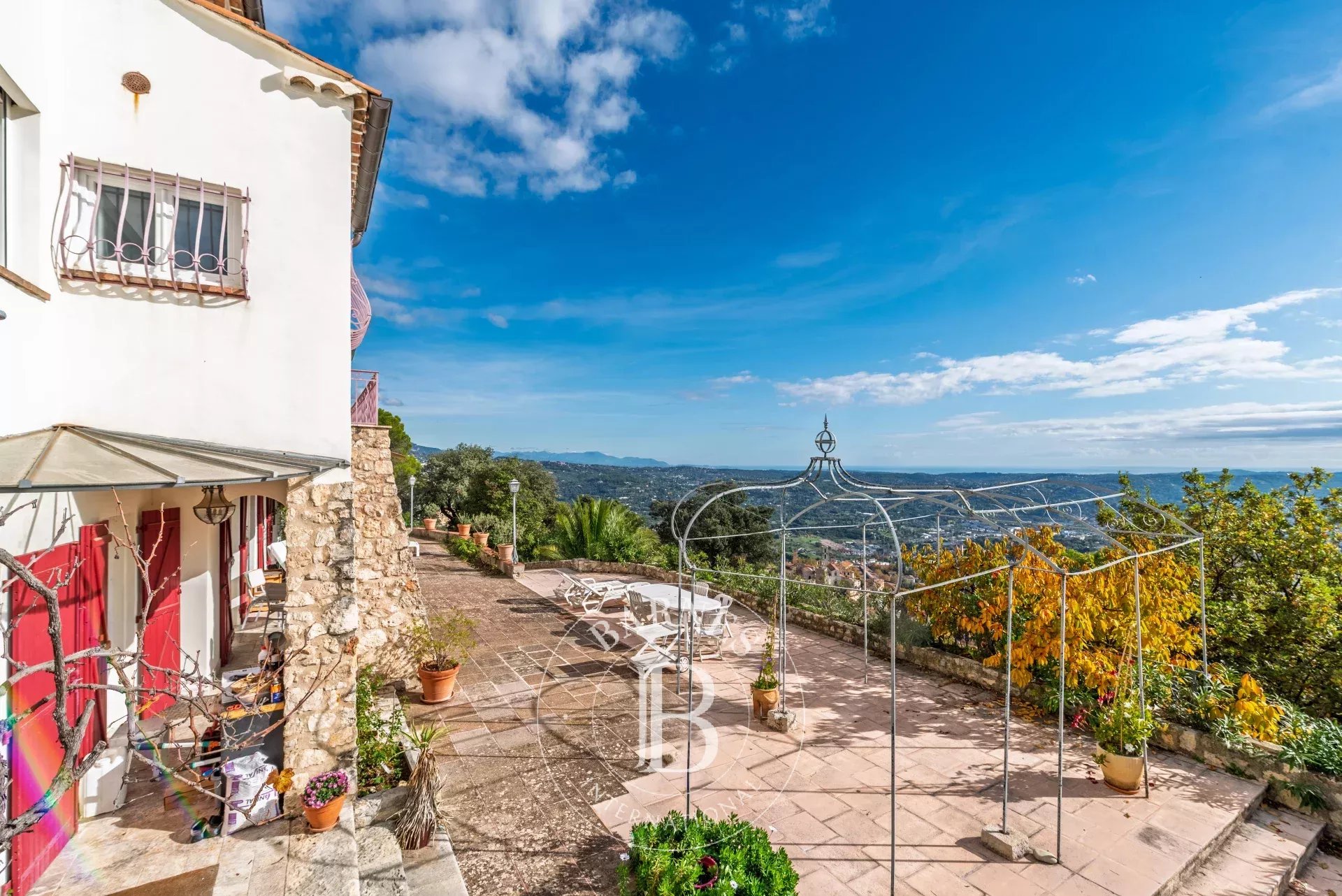 Grasse – Exceptionnelle propriété vue panoramique – 5 chambres