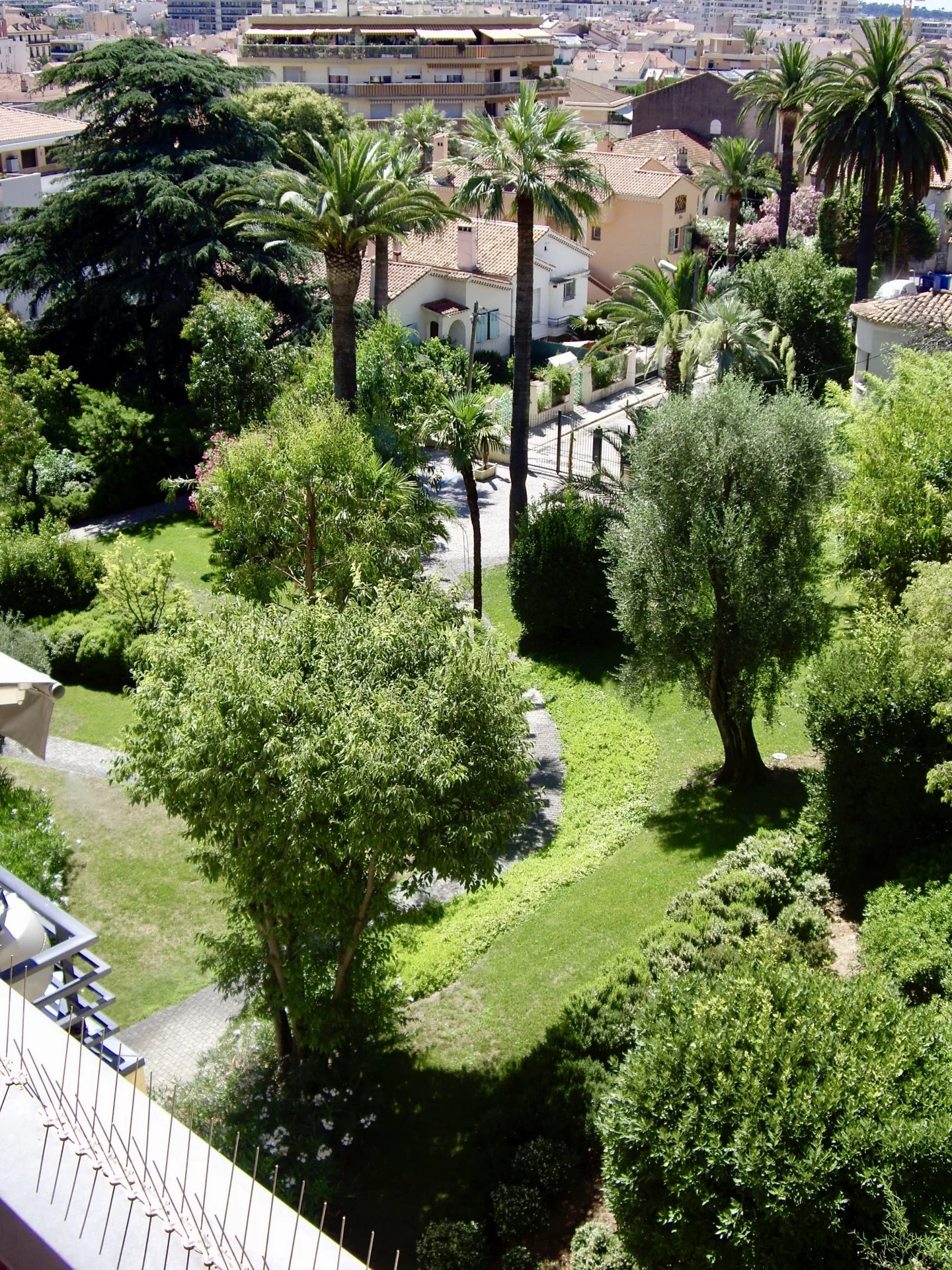 CANNES CENTRE – LIMITROPHE BANANE • SUPERBE DUPLEX 121 M²  TERRASSE APERCU MER 2 PARKINGS