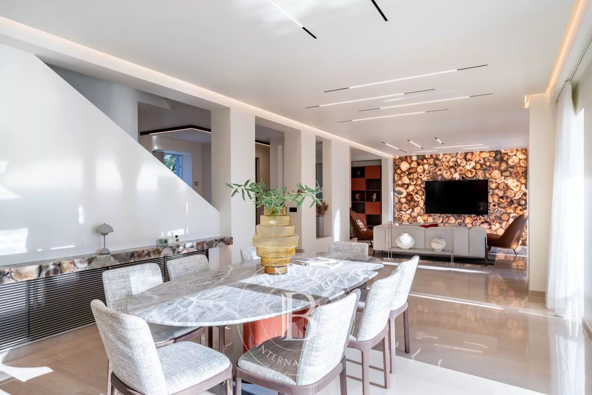 SAINT-JEAN-CAP-FERRAT - VILLA RENOVÉE A NEUF - PROCHE DU GRAND HÔTEL
