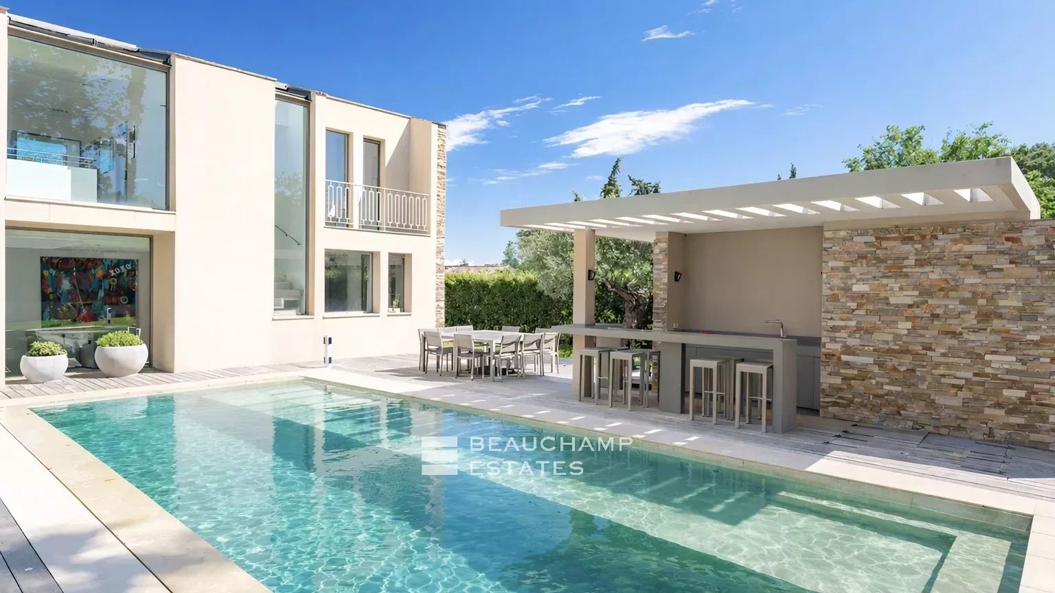 Sublime villa contemporaine à pied du centre de Saint-Tropez