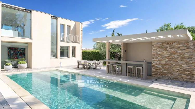 Sublime villa contemporaine à pied du centre de Saint-Tropez