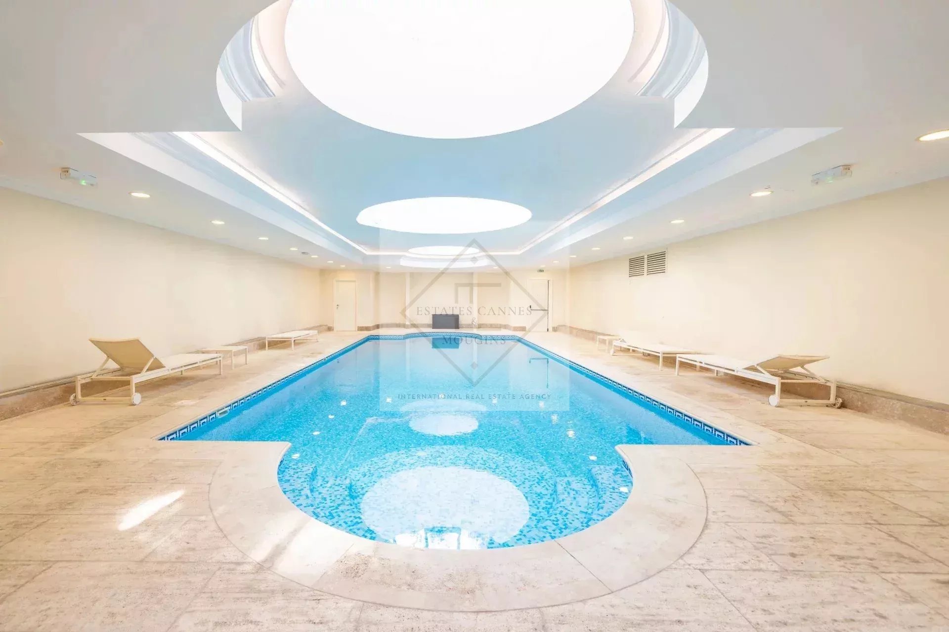 Lumière et Charme Belle Époque, Appartement trois pièces CANNES