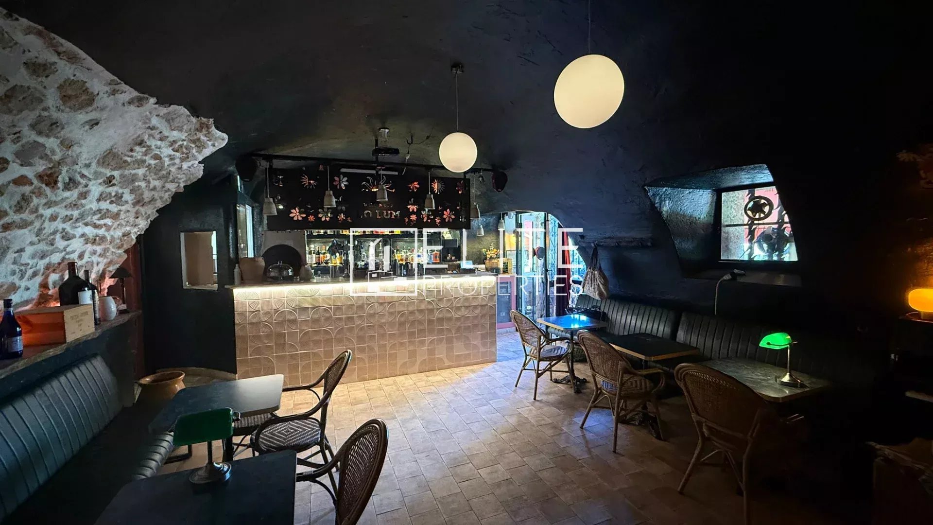 Fonds de commerce bar à cocktail avec cuisine de snacking Mougins village