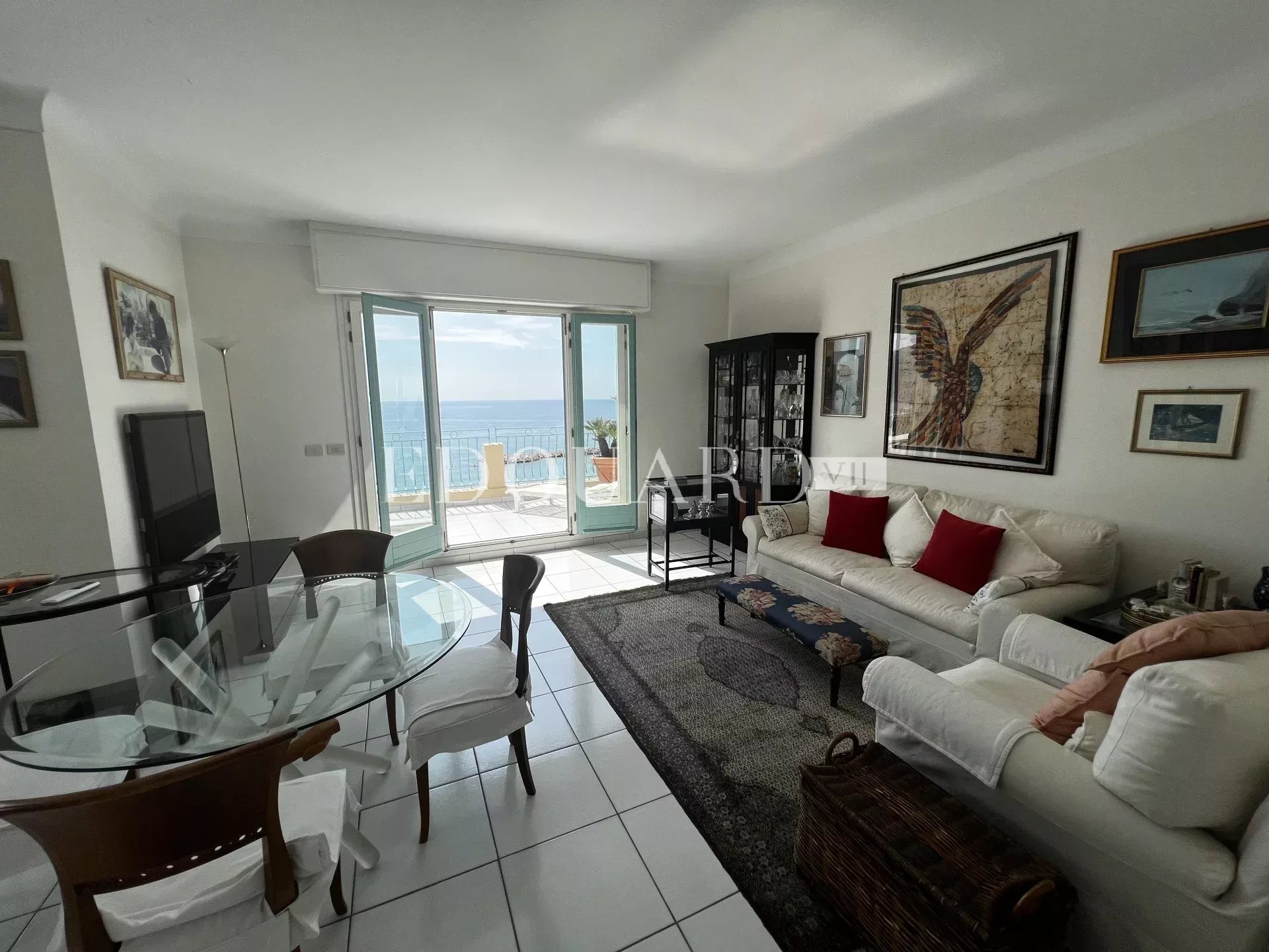 Penthouse avec spectaculaire terrasse et superbe vue mer, au dernier étage d’un splendide immeuble d’époque