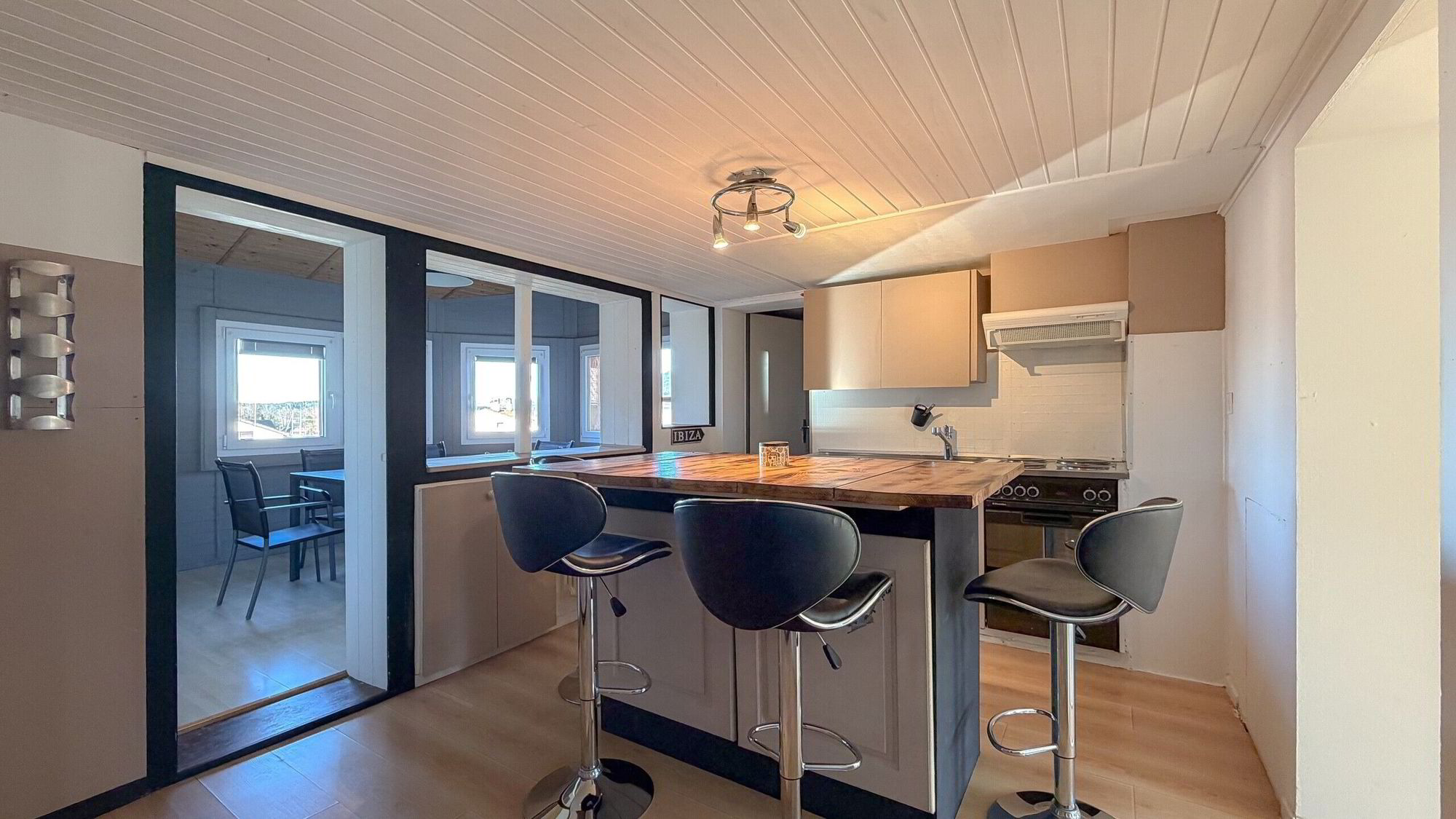 MAISON AVEC 2 LOGEMENTS DISTINCTS, GARAGE ET PLACES DE PARC