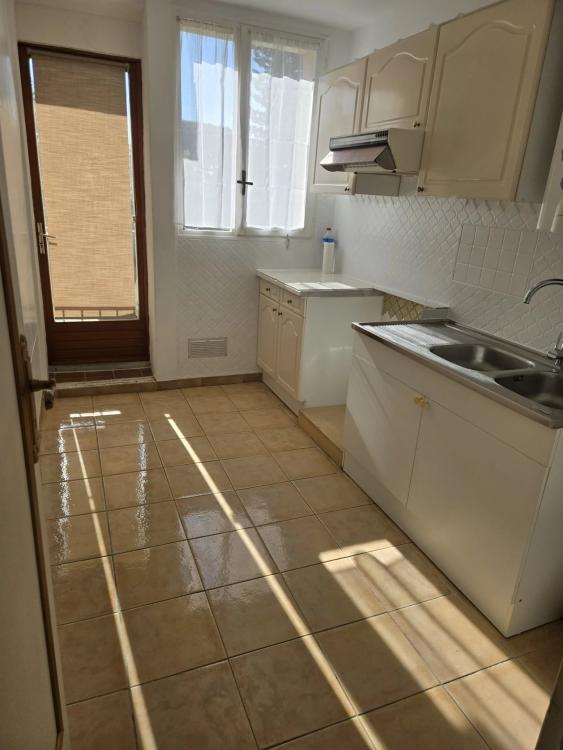 Fréjus - T3 à rafraîchir à 5 mns du centre à pied