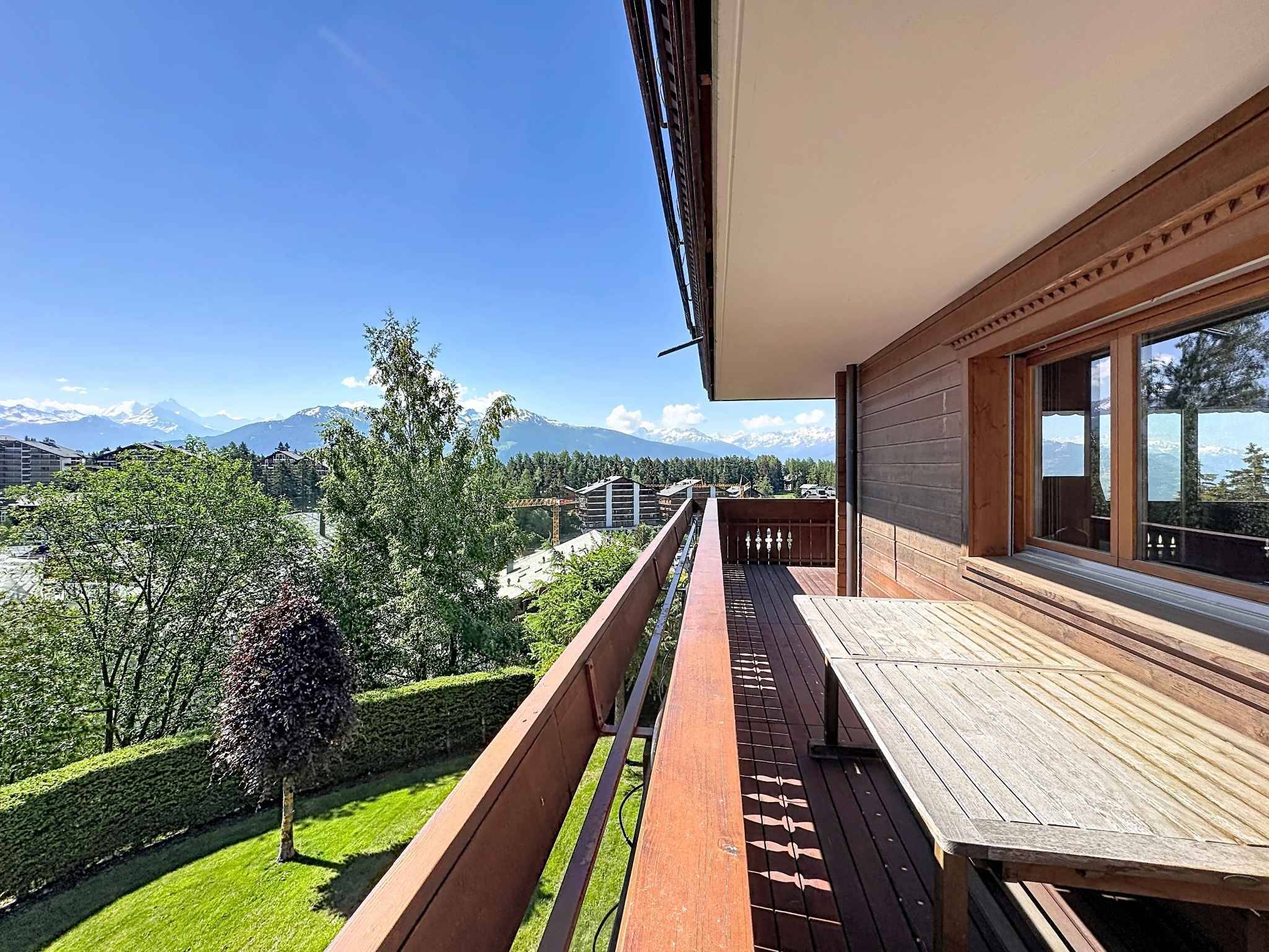 SPLENDIDE APPARTEMENT DE 5.5 PCES AVEC VUE PANORAMIQUE SUR LES ALPES À DEUX PAS DU CENTRE