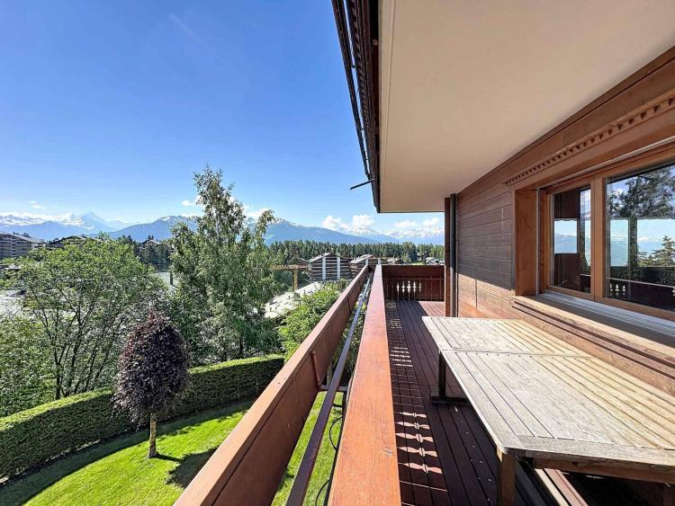 SPLENDIDE APPARTEMENT DE 5.5 PCES AVEC VUE PANORAMIQUE SUR LES ALPES À DEUX PAS DU CENTRE