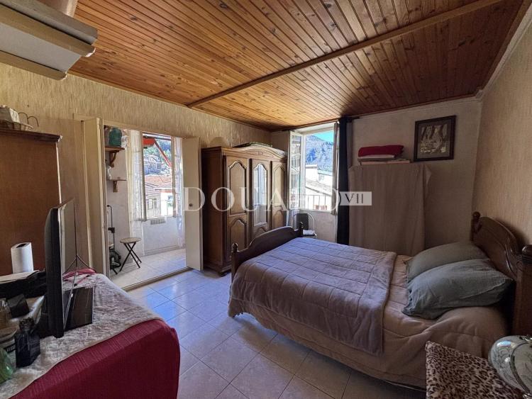 En exclusivité grand trois pièces à vendre, situé au cœur du célèbre village historique de Sospel