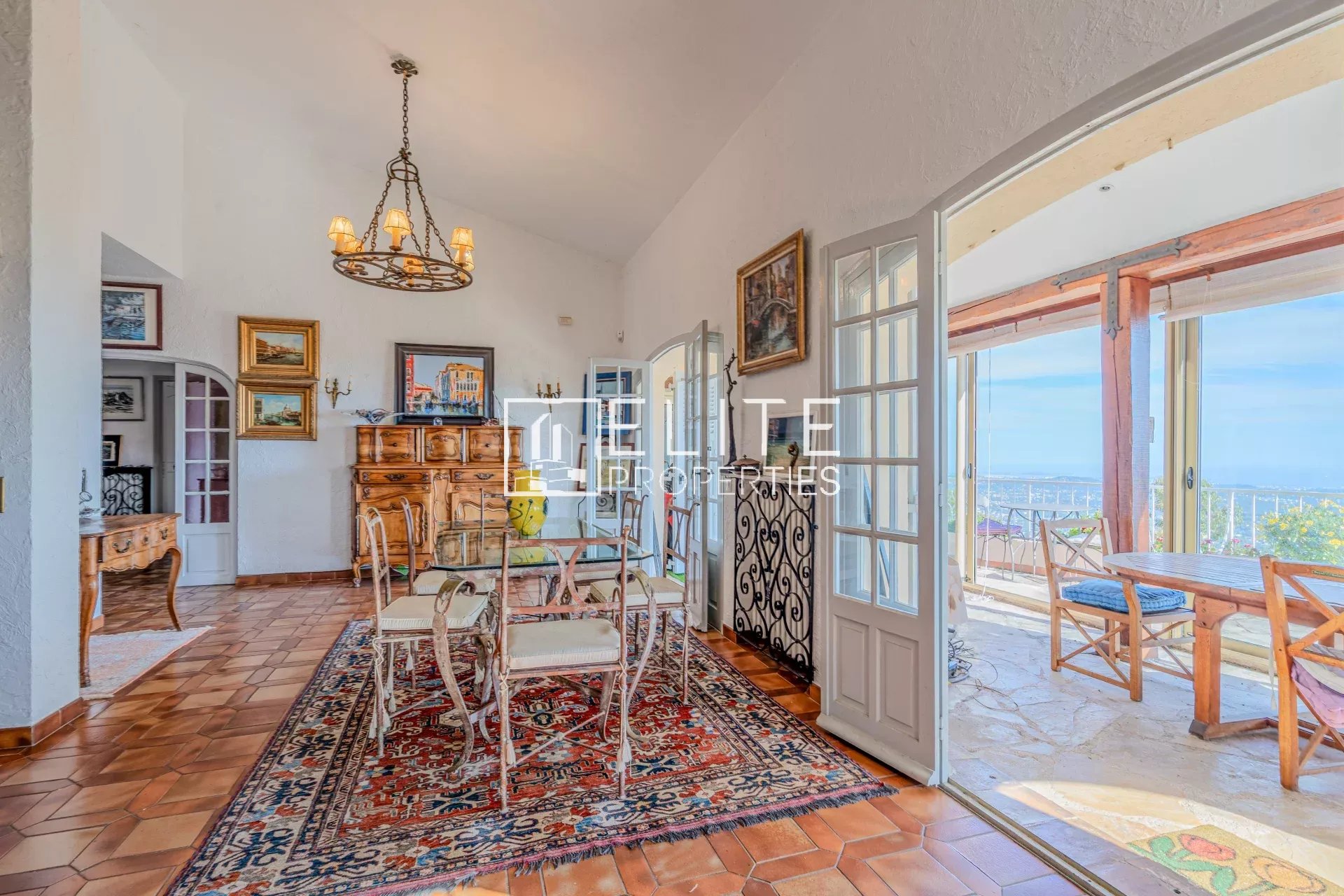 GRASSE - VILLA 221m2 6 pièces