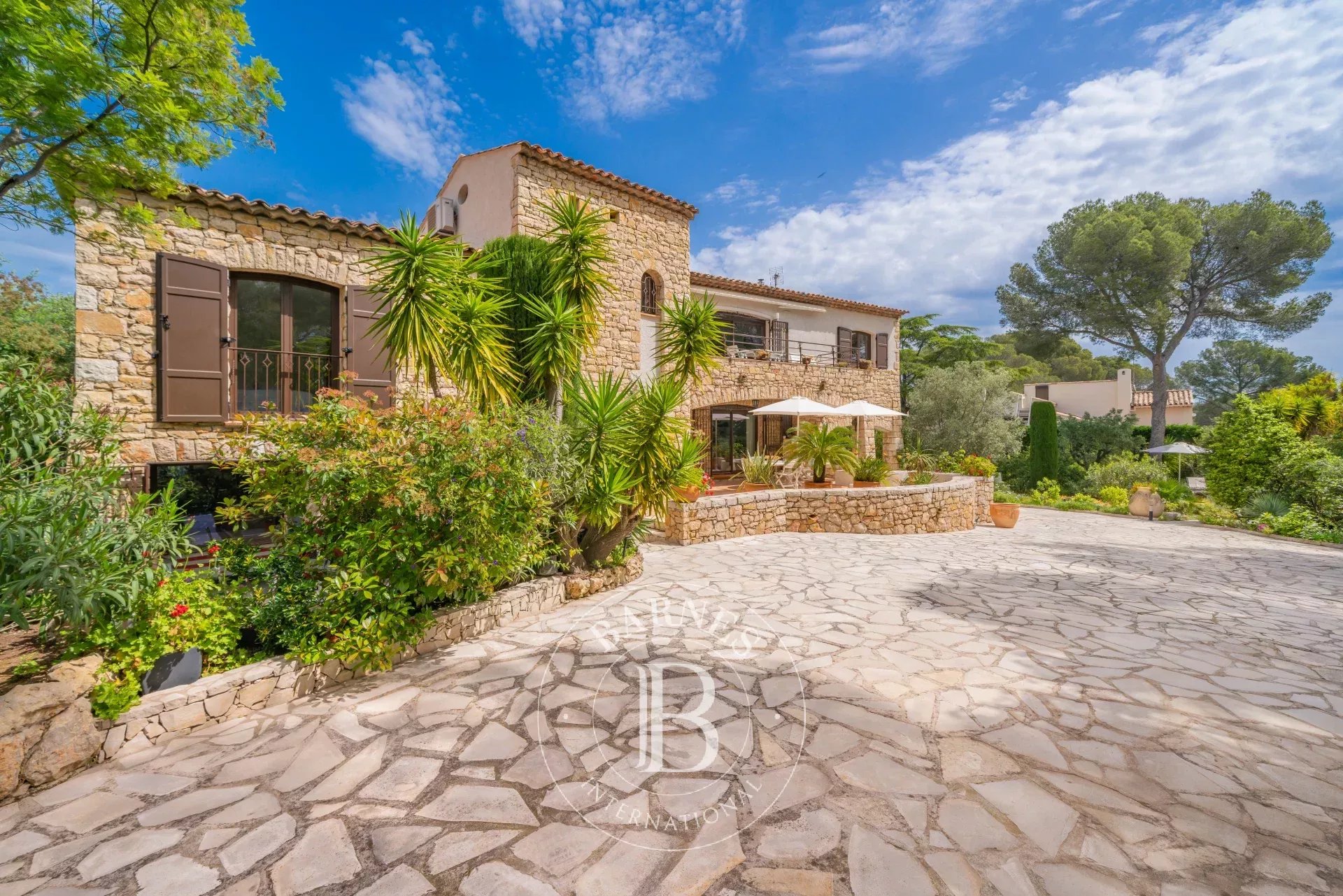 SAINT-RAPHAËL - VILLA RÉNOVÉE - A PIED DE LA MER