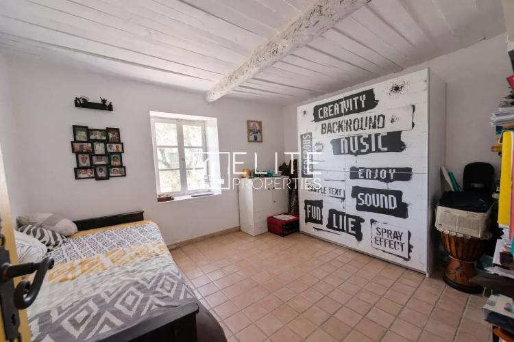 Grasse : Maison de Maître avec Potentiel Constructible Majeur !