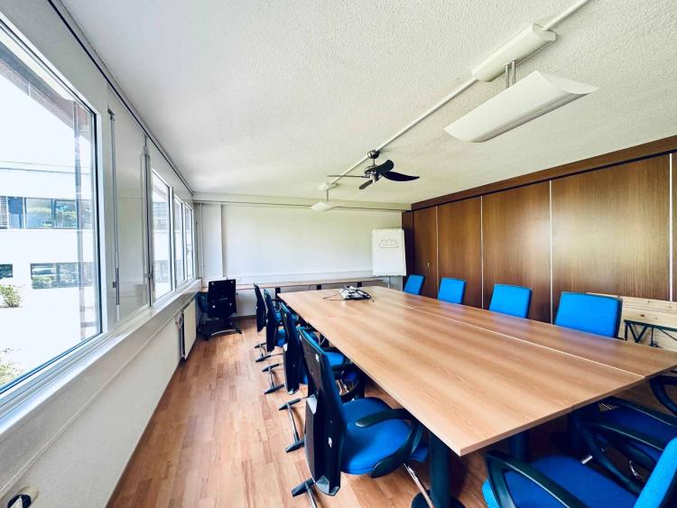 Bureaux, locaux de 370 m2 divisibles à louer à Lausanne