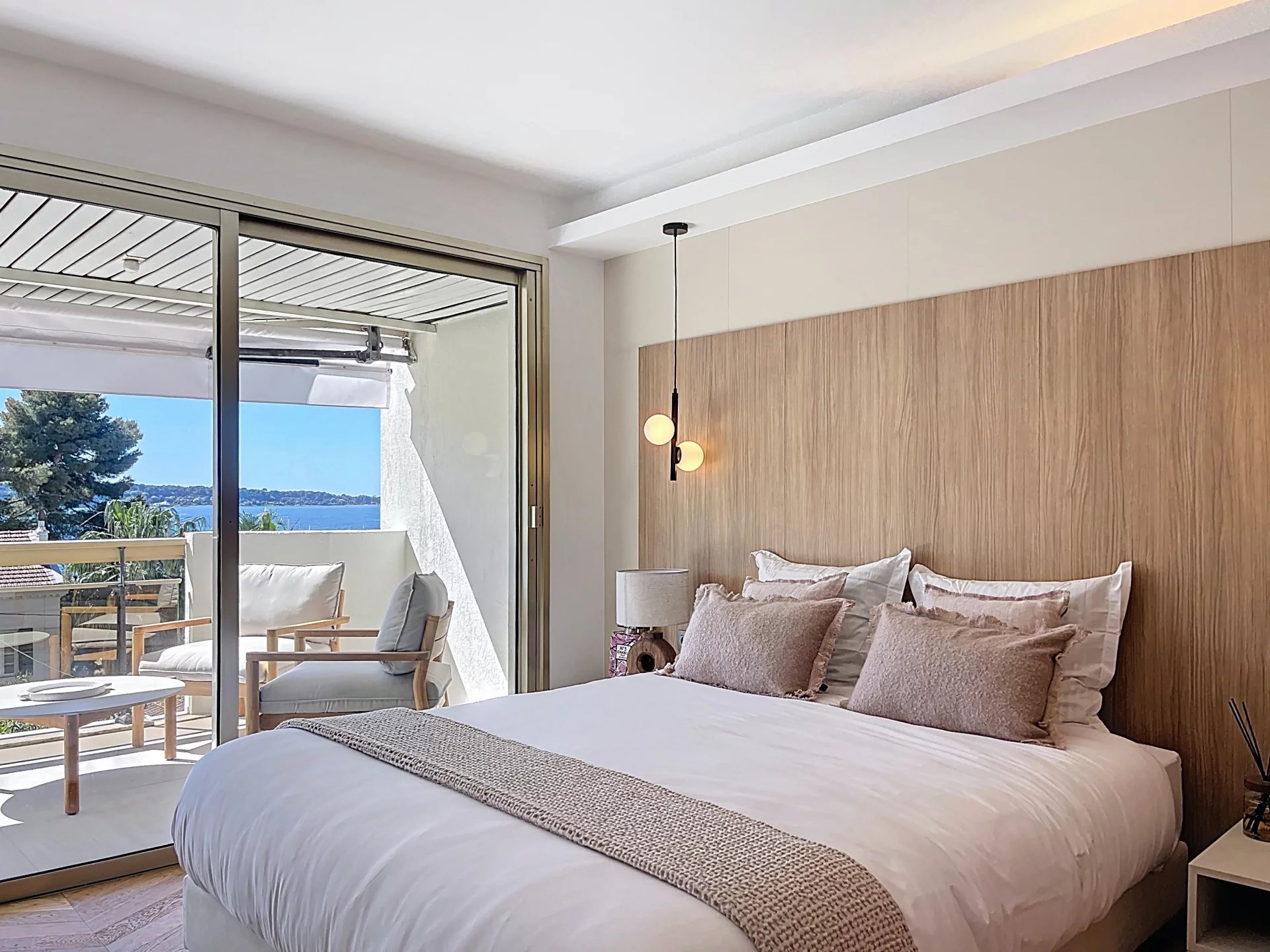 APPARTEMENT 4 PIECES  - CANNES PALM BEACH - VUE MER