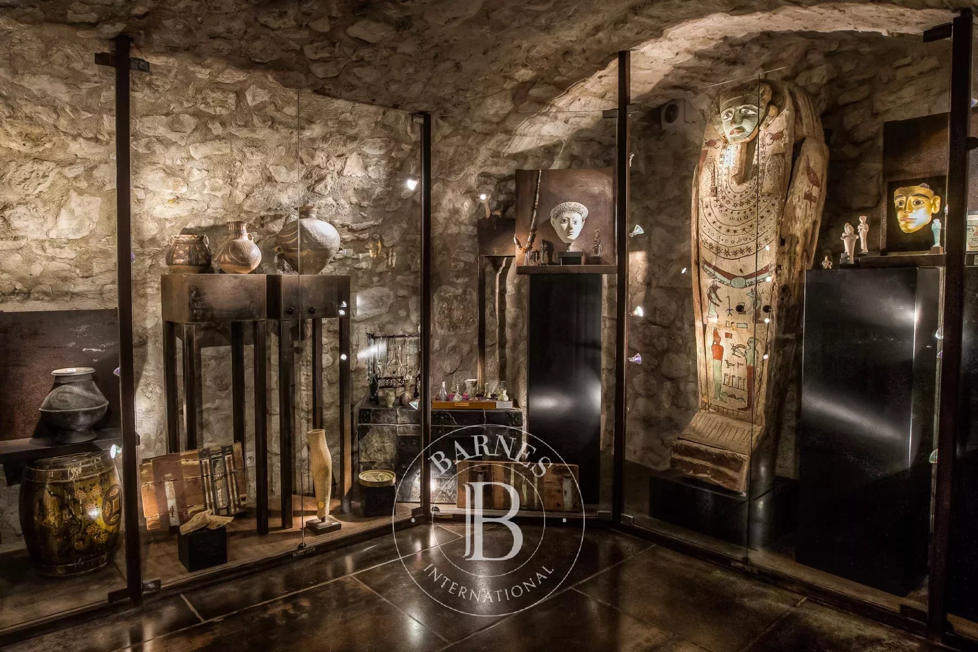 Saint Paul de Vence - galerie et appartement - emplacement exceptionnel