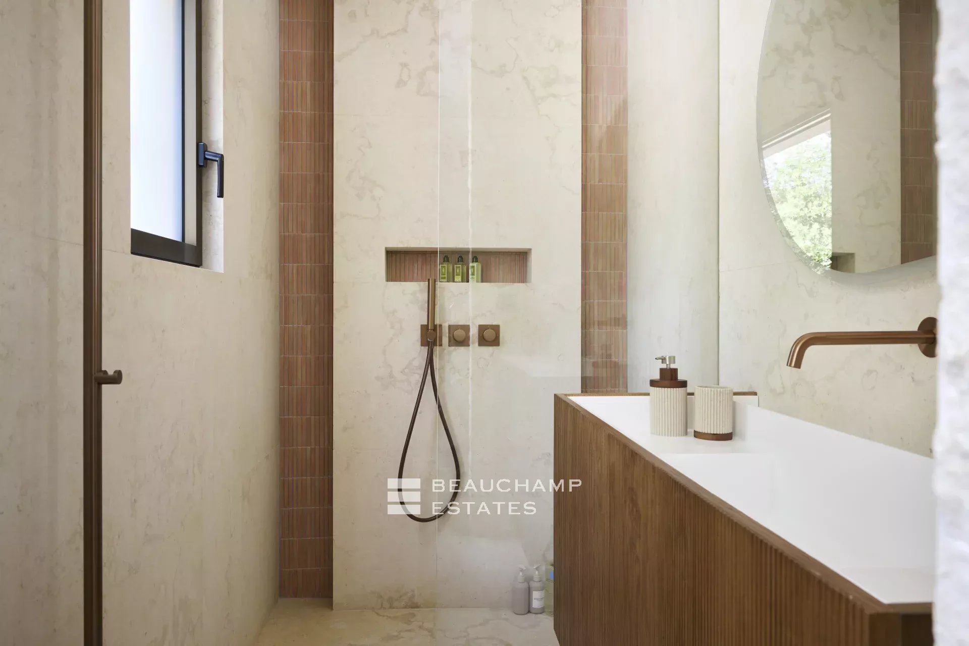 Villa contemporaine de 5 chambres proche de Mougins