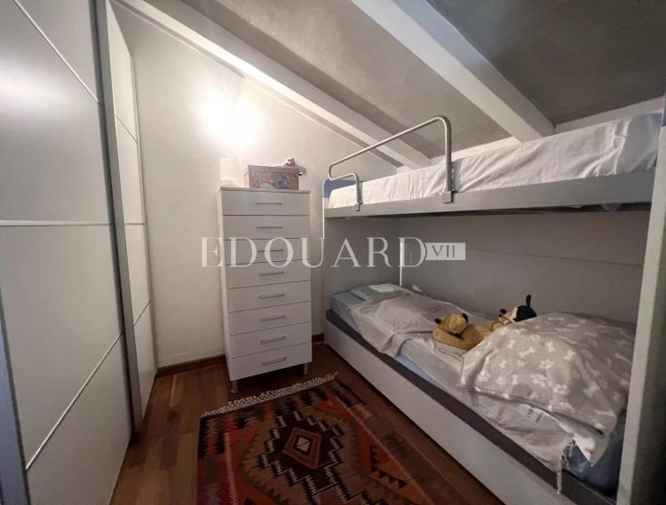 En exclusivité petit trois pièces en très bon état avec deux chambres en mezzanine, proche commerces et écoles