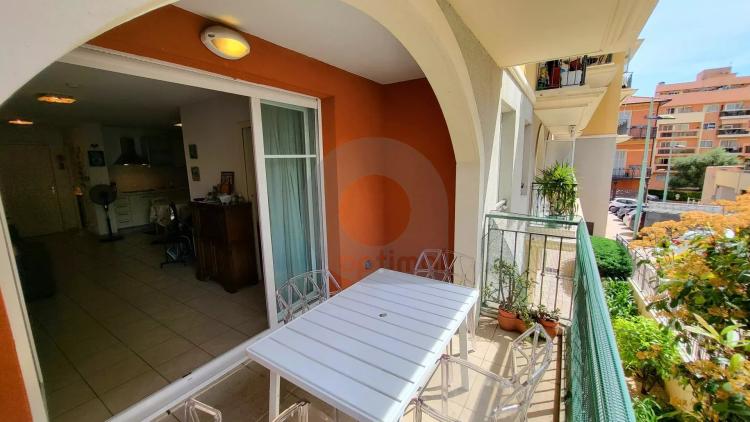 Menton centre ville -  Appartement 2 Pièces - terrasse et parking