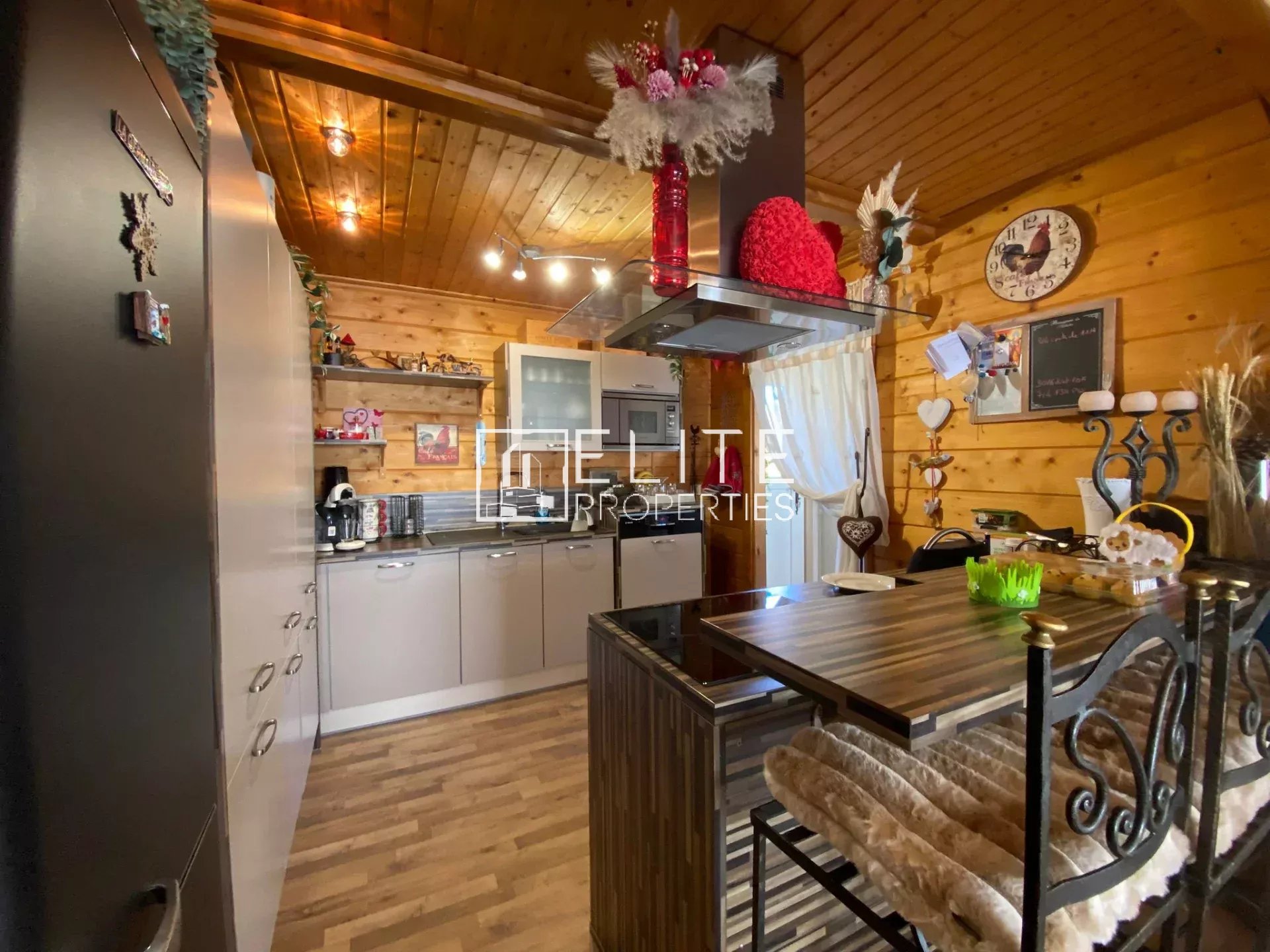 ANDON (06) – Maison en bois 211 m² avec dépendance – Calme absolu