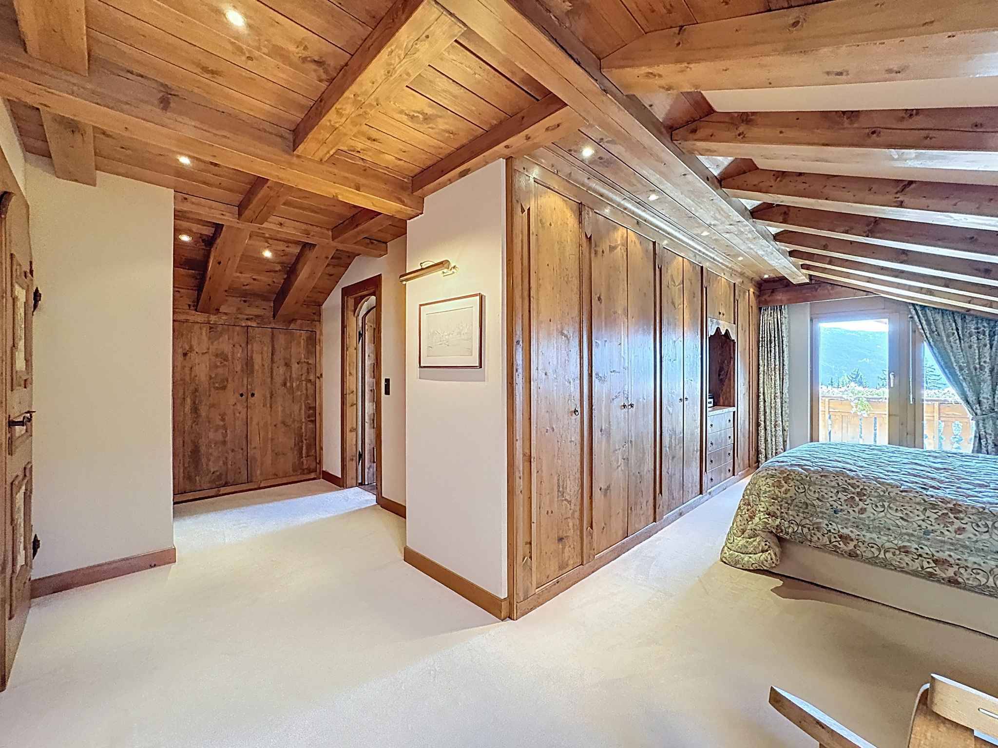 RARE ET EXCLUSIF - SPLENDIDE DUPLEX ATTIQUE AU CENTRE AVEC MAGNIFIQUE VUE