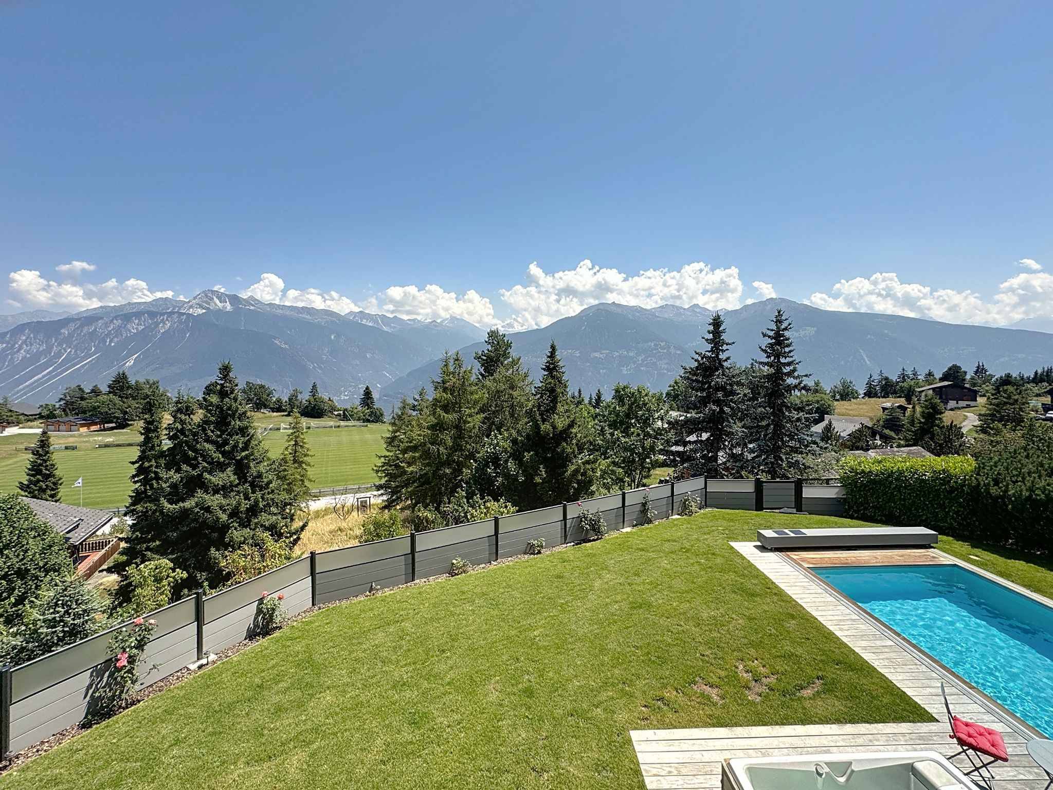 MAGNIFIQUE PROPRIÉTÉ AVEC DÉPENDANCE (MAZOT) ET PISCINE EXTERIEURE