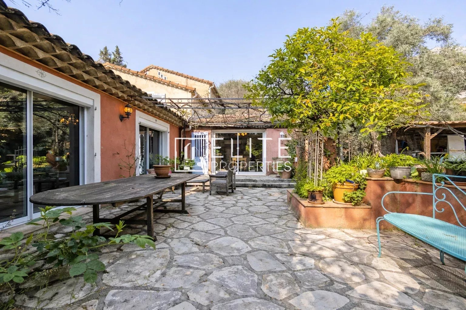 Grasse : Maison de Maître avec Potentiel Constructible Majeur !