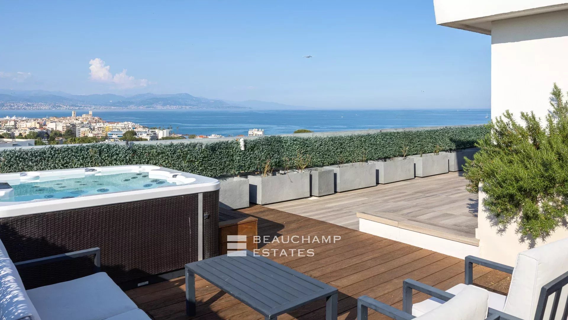penthouse avec vue mer panoramique et piscine -  antibes