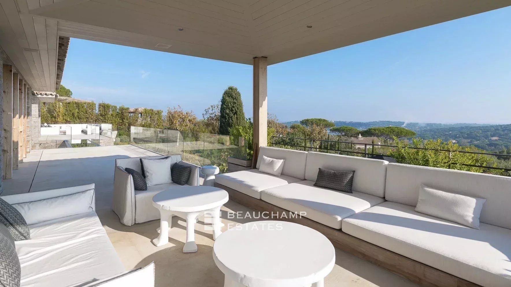 Villa d'exception avec vue panoramique sur la baie de Saint-Tropez
