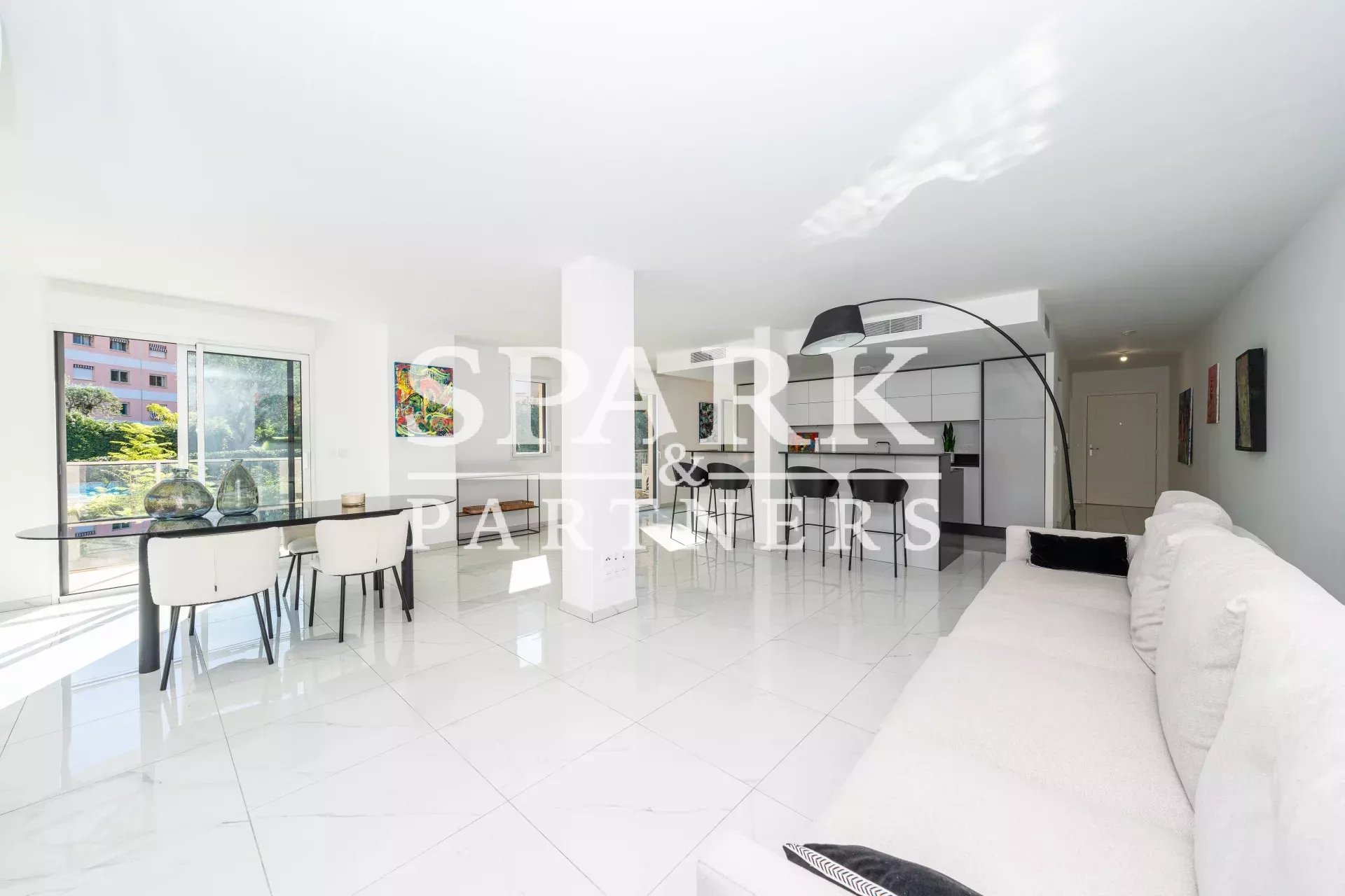 Roqbrune Cap Martin - Moderne appartement de 3 pièces avec jardin