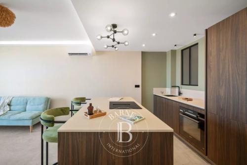 BEAULIEU-SUR-MER – APPARTEMENT D’EXCEPTION AU DERNIER ÉTAGE - VUE MER ET MONTAGNE