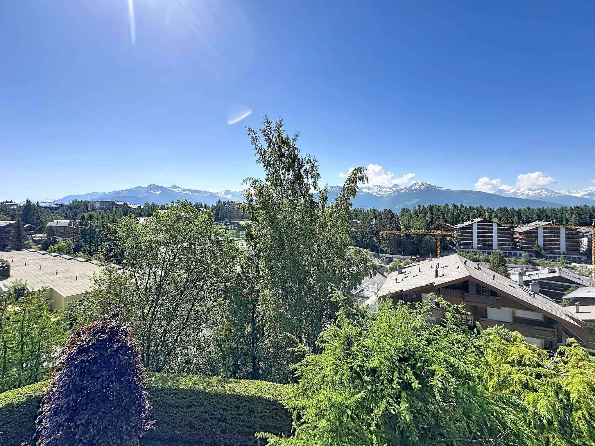 SPLENDIDE APPARTEMENT DE 5.5 PCES AVEC VUE PANORAMIQUE SUR LES ALPES À DEUX PAS DU CENTRE