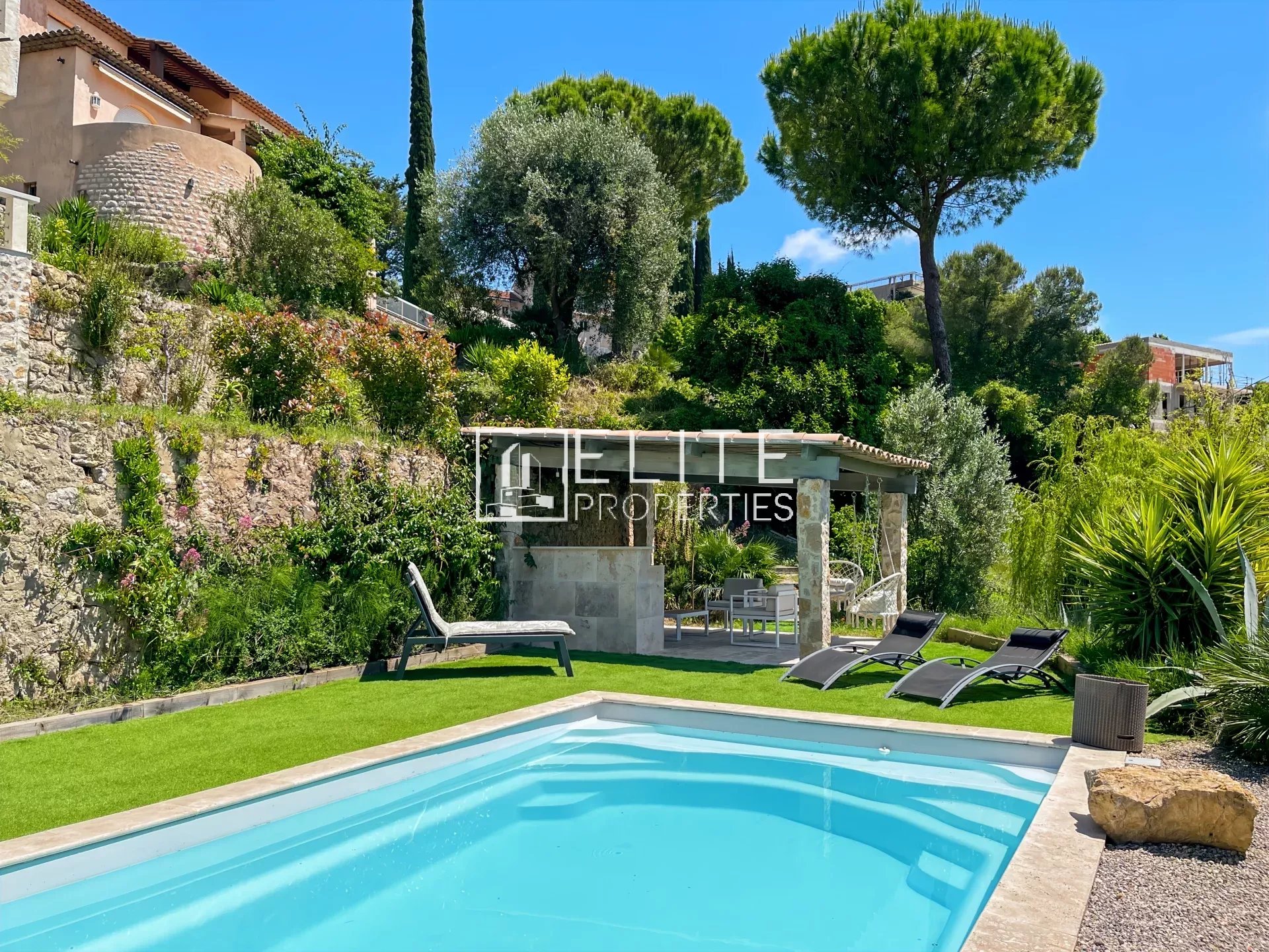 VILLA 8P de 175m² + PISCINE CALME ABSOLU -  MOUGINS