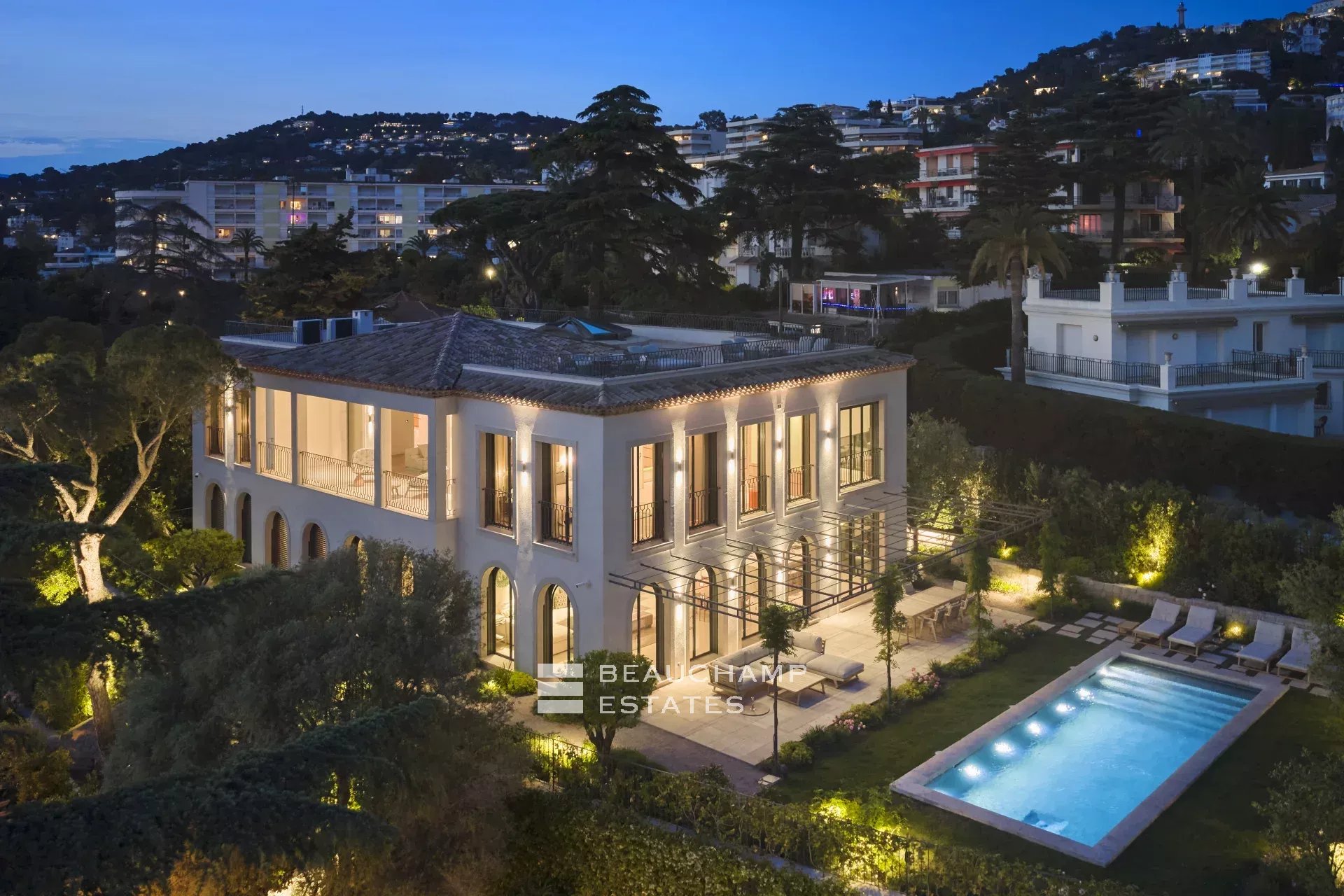 EXCLUSIVITE  - Villa néo provençale rénovée avec vue mer panoramique - Cannes