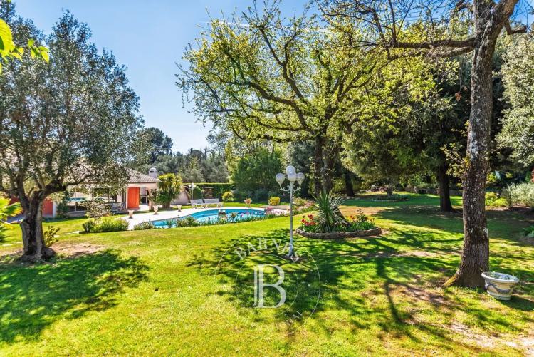 Le Rouret – Villa vue mer, domaine fermé, plein sud, 4 chambres, sous-sol complet