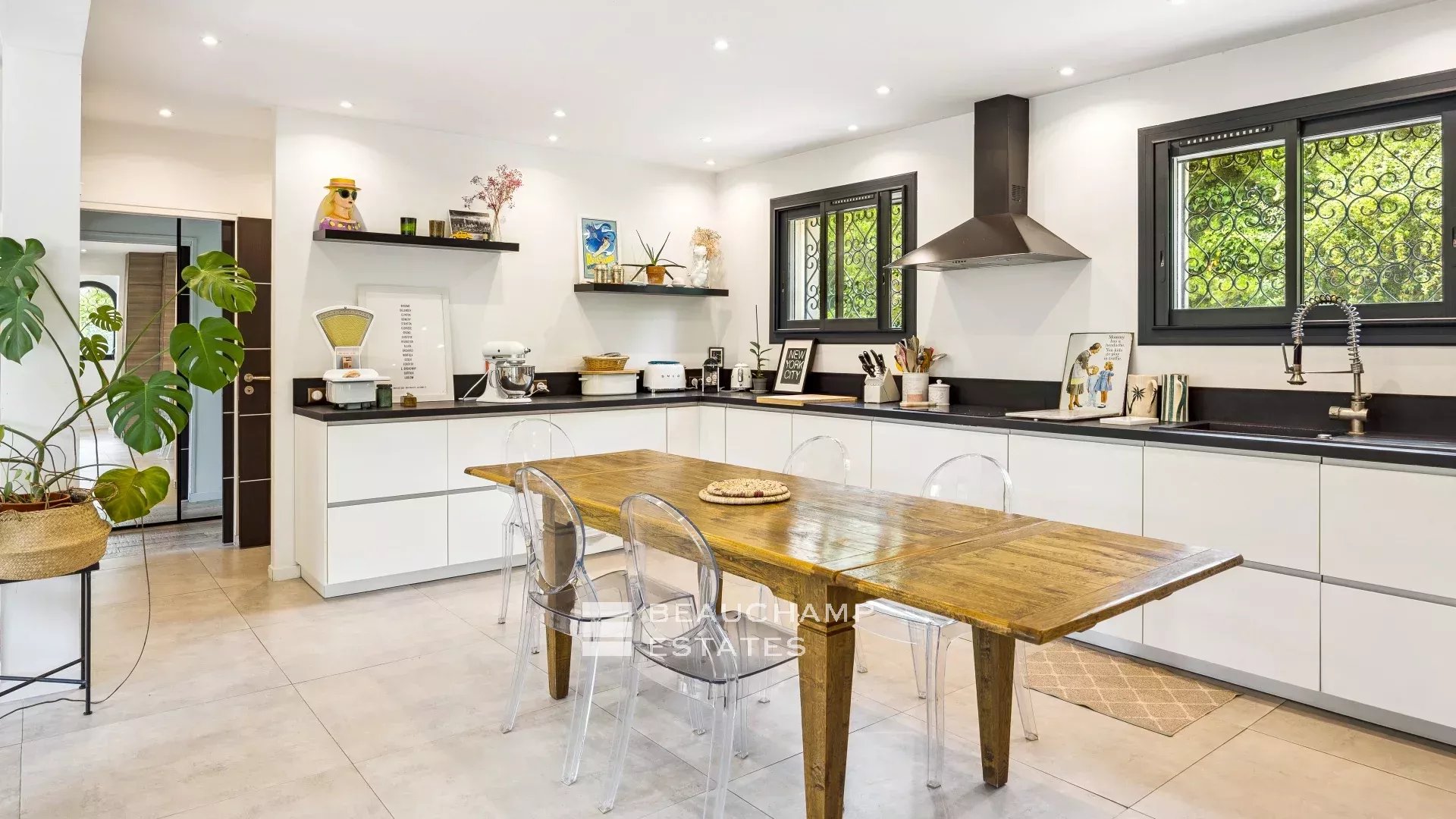 Villa familiale avec dépendance dans un domaine fermé – Tranquillité et espace