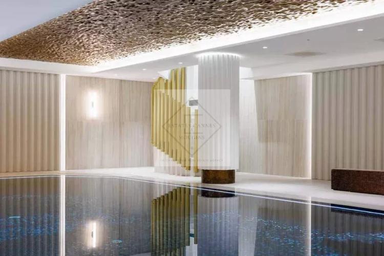 Cannes – Croisette : Appartement d’exception dans résidence historique avec vue mer panoramique