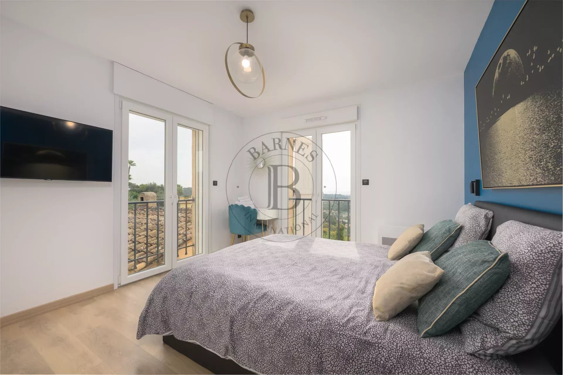 PROCHE MOUGINS - VILLA PROVENÇALE RENOVEE - VUE MER PANORAMIQUE