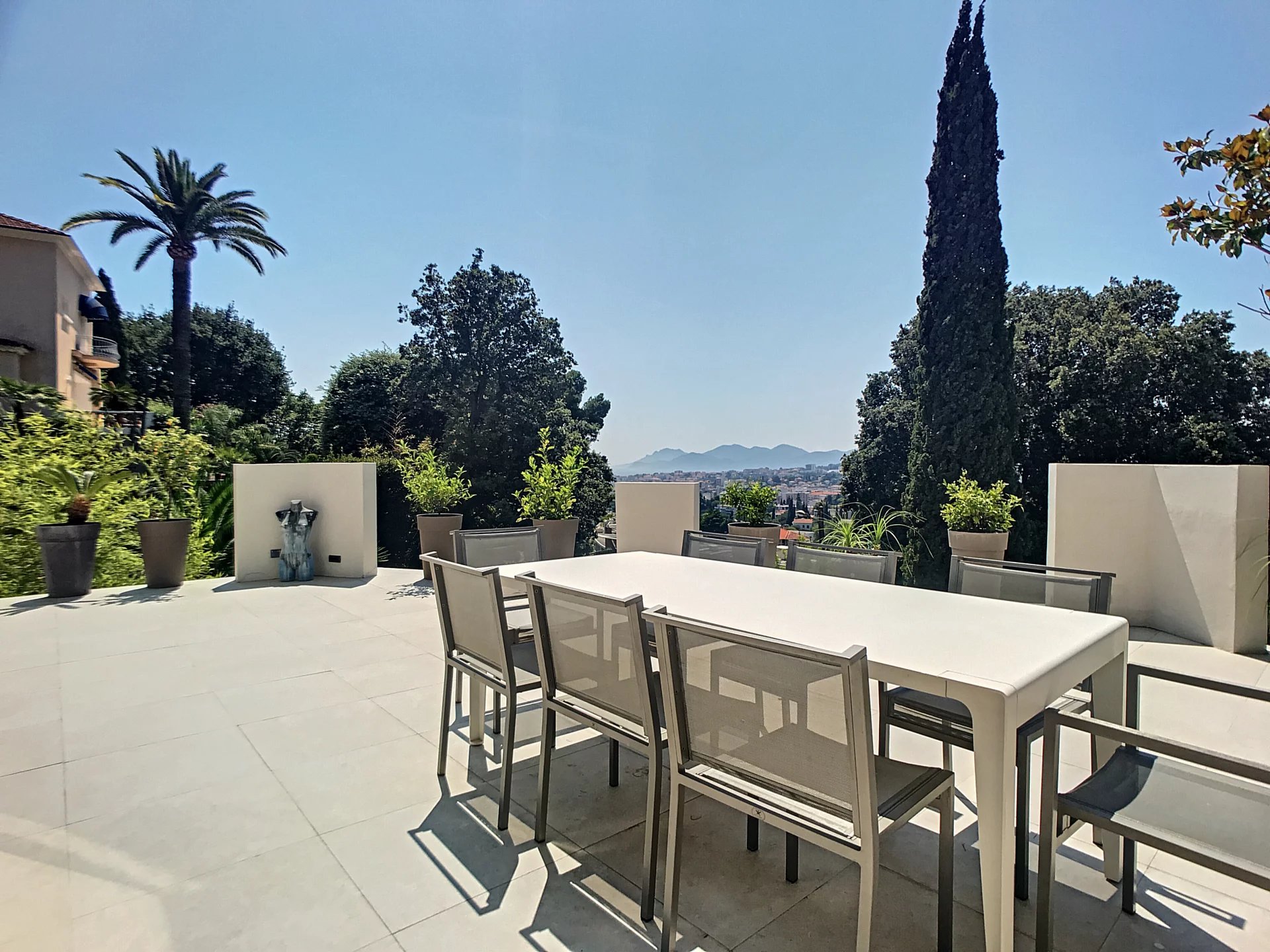 LE CANNET COLLINES VUE MER