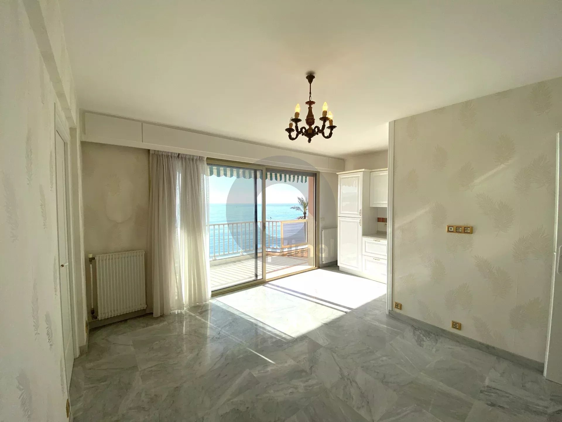 FRONT DE MER 2P 43M2 AVEC TERRASSE 12M2 CAVE