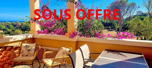AGAY CAP ESTEREL SUPERBE 2 PIECES AVEC LARGE TERRASSE