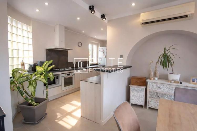 EXEPTIONNEL APPARTEMENT T5 en DUPLEX 109m² + TOIT TERRASSE de 75m² à VALLAURIS avec Garage.