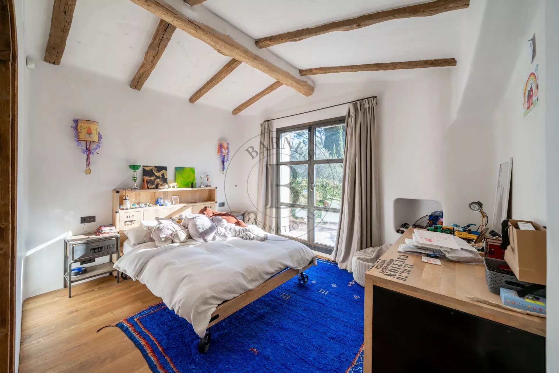 MOUGINS – PROPRIÉTÉ DE CHARME – ADRESSE RECHERCHÉE