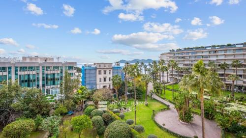 À deux pas de la Croisette – Appartement familial, Cannes, 4 chambres, volumes généreux & cave