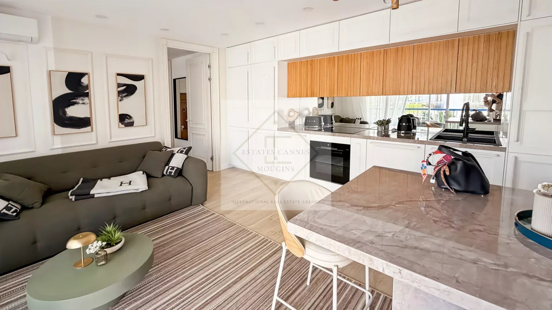 Appartement 3 pièces entièrement rénové – Cannes Palm Beach