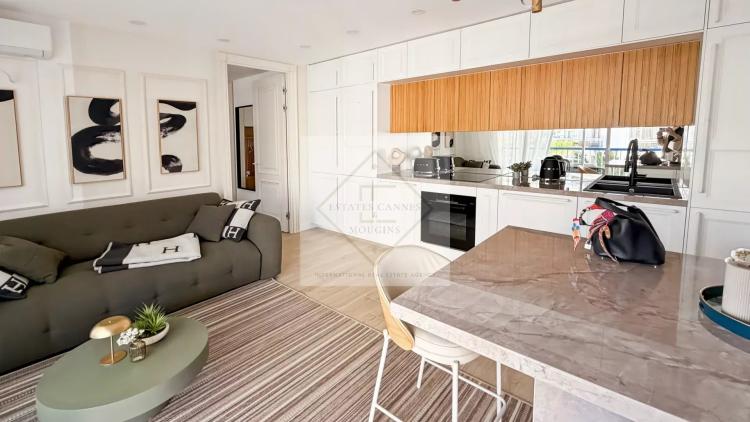Appartement 3 pièces entièrement rénové – Cannes Palm Beach