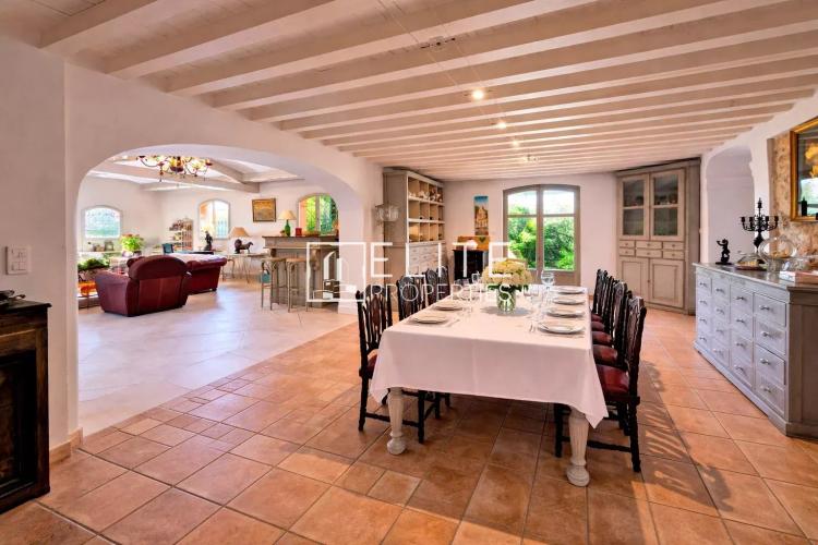 Grasse : Maison de Maître avec Potentiel Constructible Majeur !