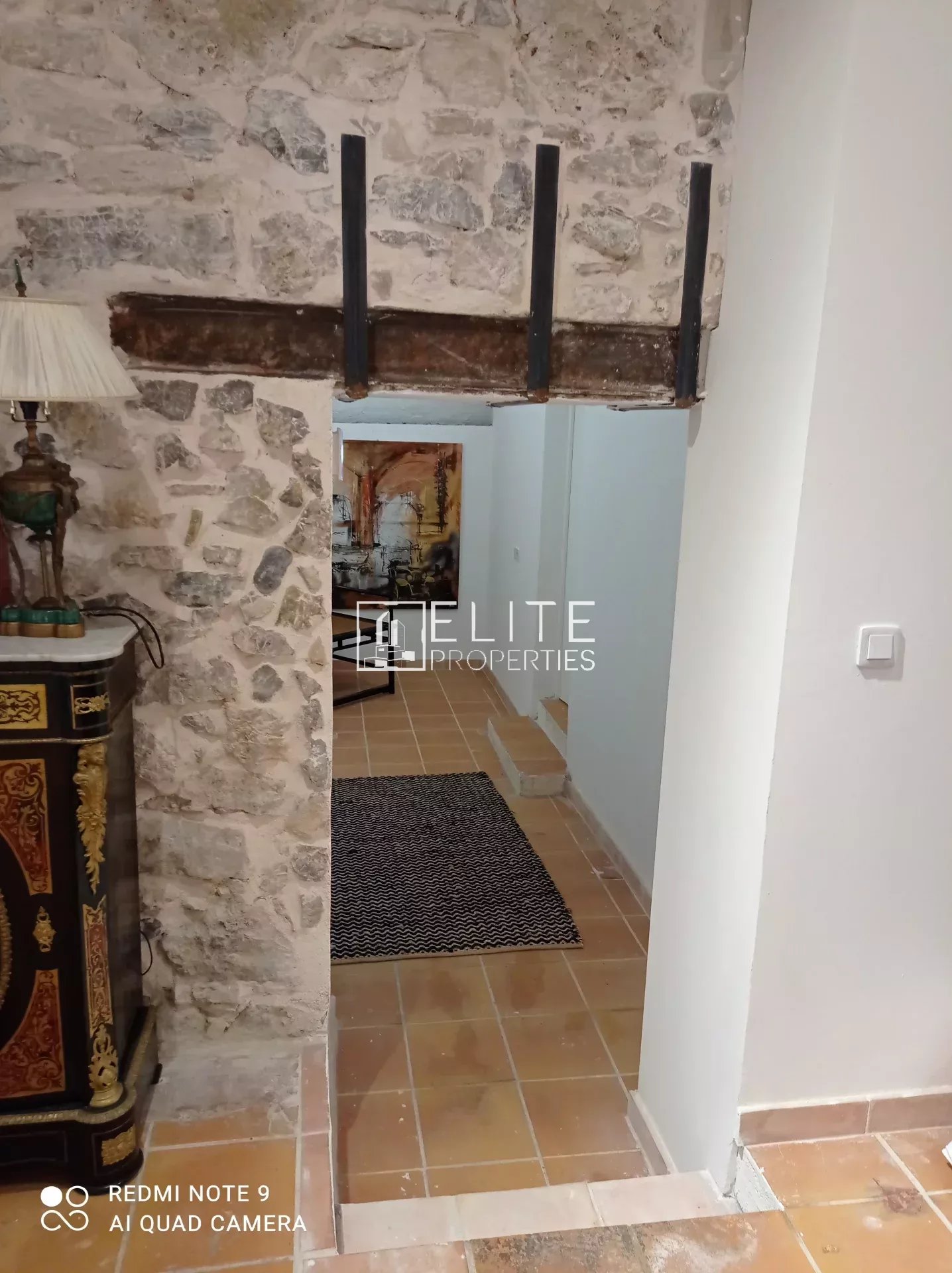 LOCAL COMMERCIAL 103 m² – TERRASSE PRIVATIVE – MOUGINS